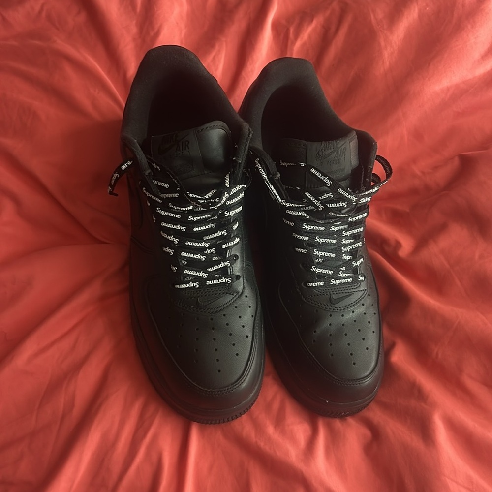im selling fashion shoes, the bramd is Supreme Air Force 1, size 9.5, all black